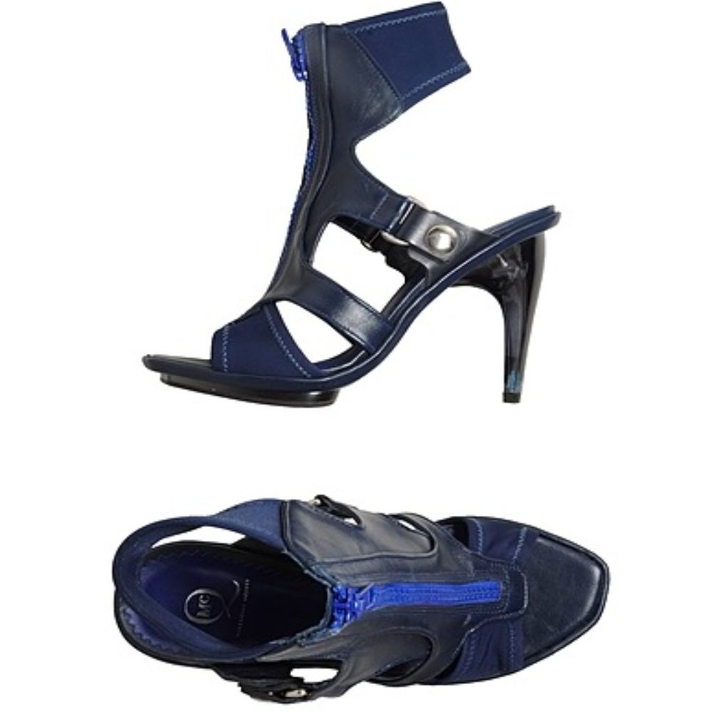 NIB $790 Alexander McQueen  nappa navy leather sandals. ‎ IT 40 US 9